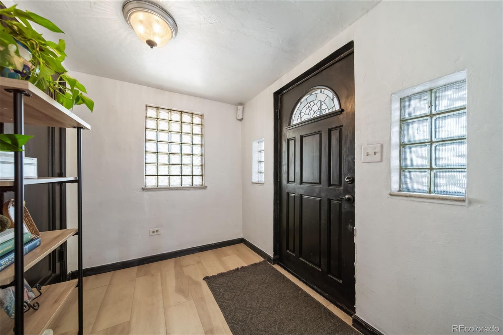 6101 South University Boulevard Centennial, CO 80121 - Photo 7 of 50 an empty room with windows and closet