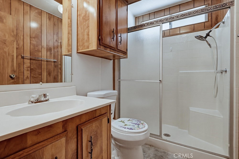 31244 North Lakehills Road Castaic, CA 91384 - Photo 49 of 72 Second bathroom