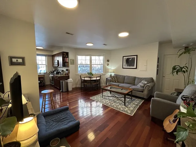 $3,600 | 43 Pitman Street, Unit 303, Somerville, MA 02143