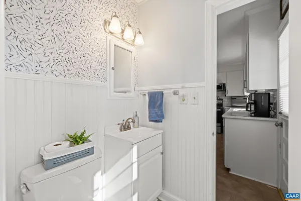 a view of livingroom with furniture