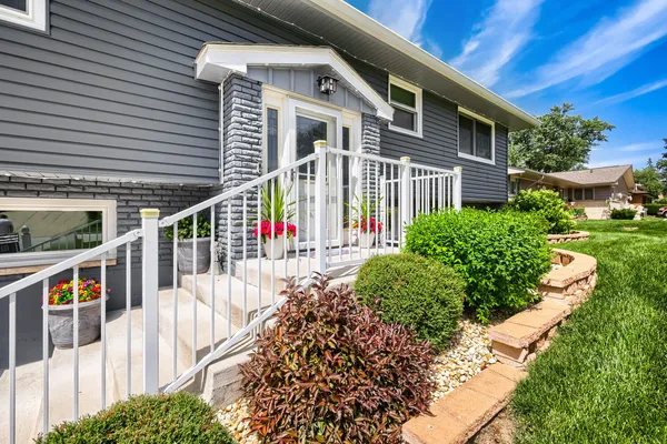 $439,900 | 1662 Kimberly Avenue, Elgin, IL 60123