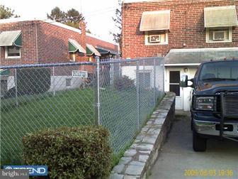 15106 Carter Road Philadelphia, PA 19116 - Photo 3 of 4 Exterior Back