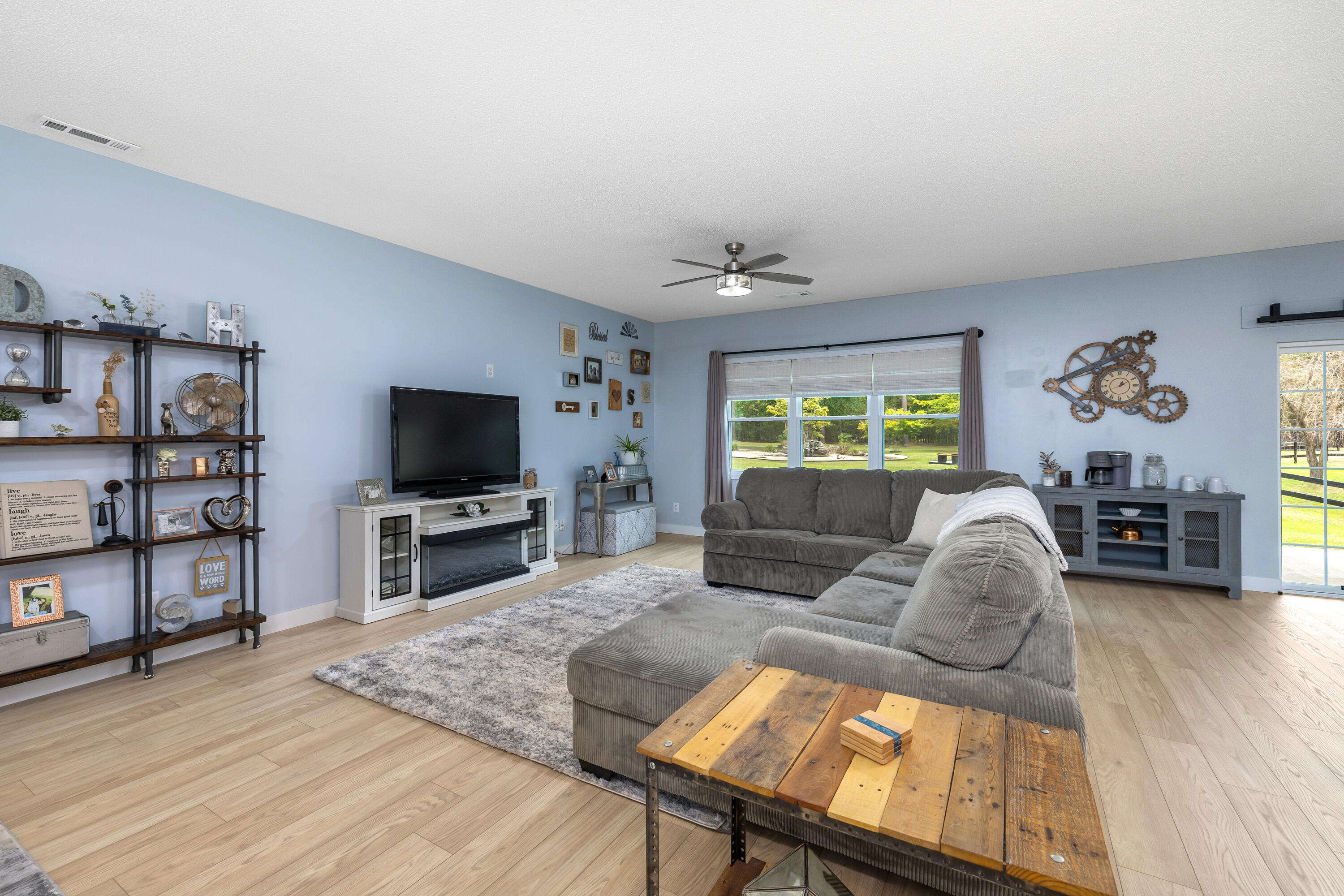 1090 Winding Pond Road Manning, SC 29102 - Photo 29 of 59 LIVING ROOM