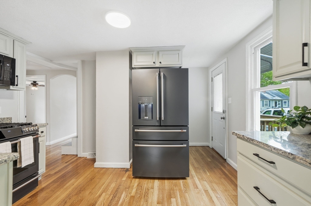 23 Gilman Street Springfield, MA 01118 - Photo 6 of 41