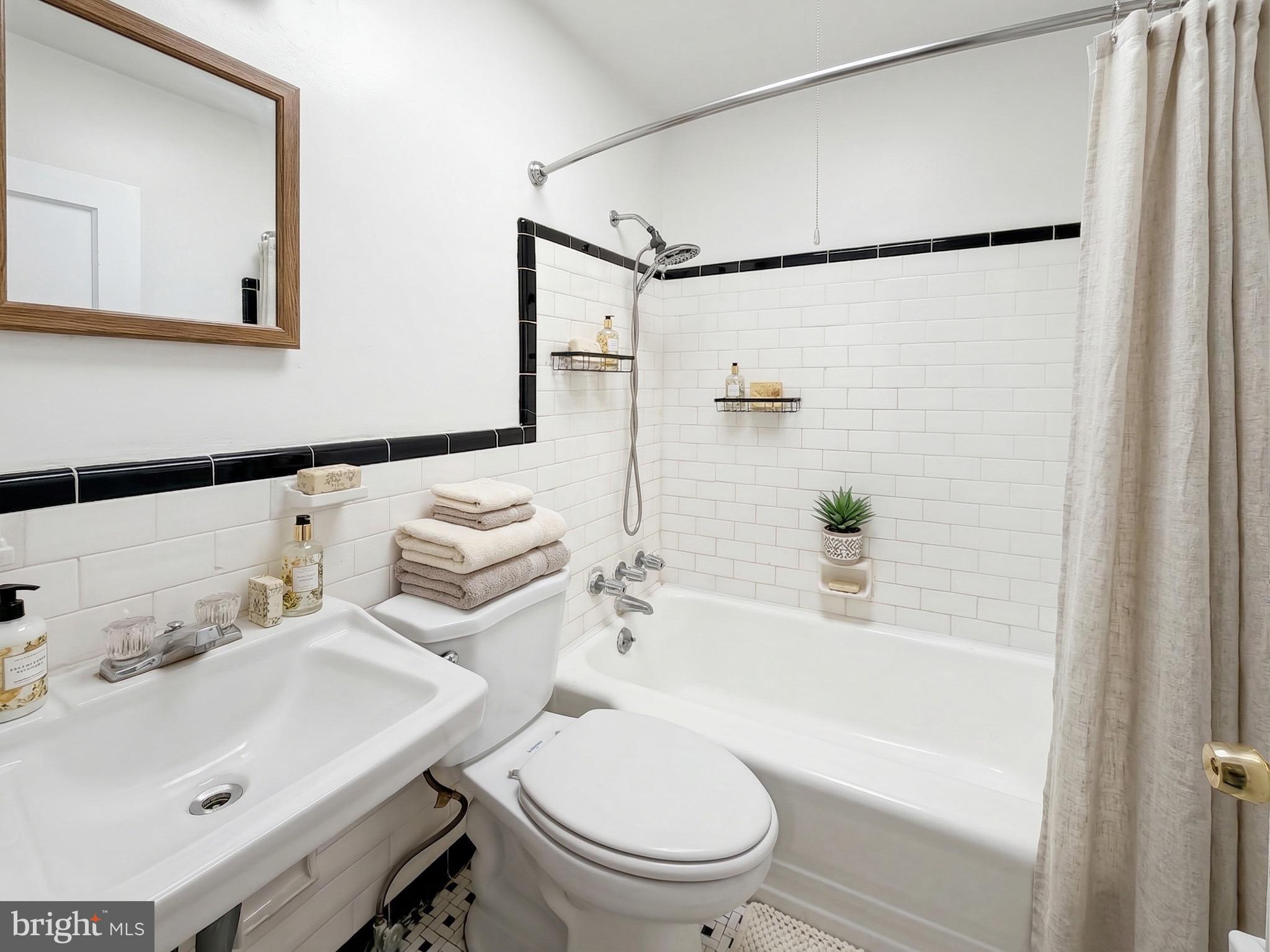 2709 East Hoffman Street Baltimore, MD 21213 - Photo 21 of 39 Virtually decorated Bathroom
