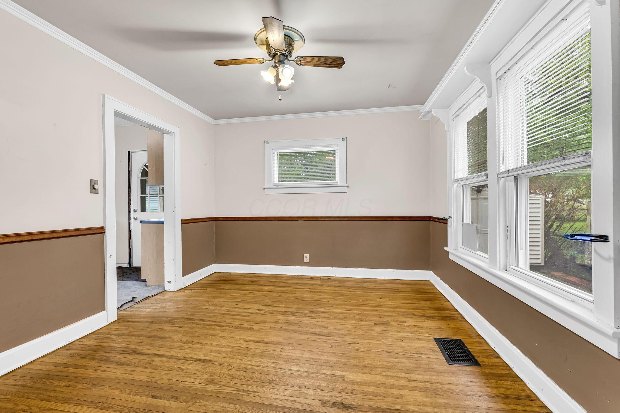 2201 Ferris Road Columbus, OH 43224 - Photo 6 of 17 Dinning Room