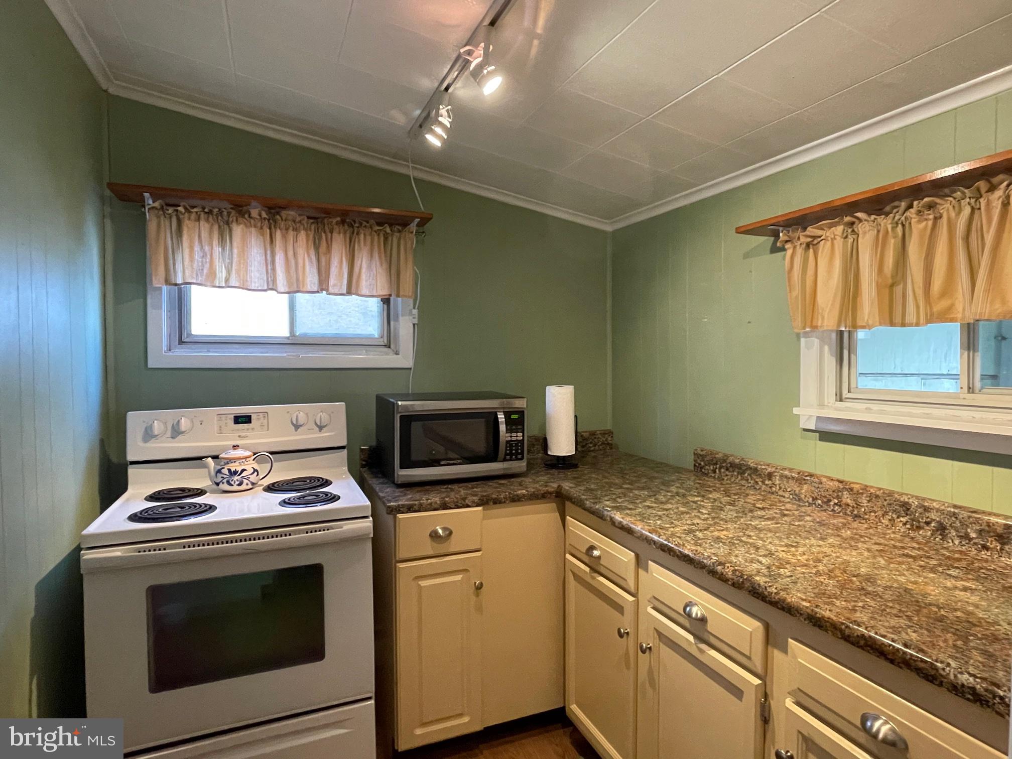 213 Walnut Street Spring City, PA 19475 - Photo 9 of 21