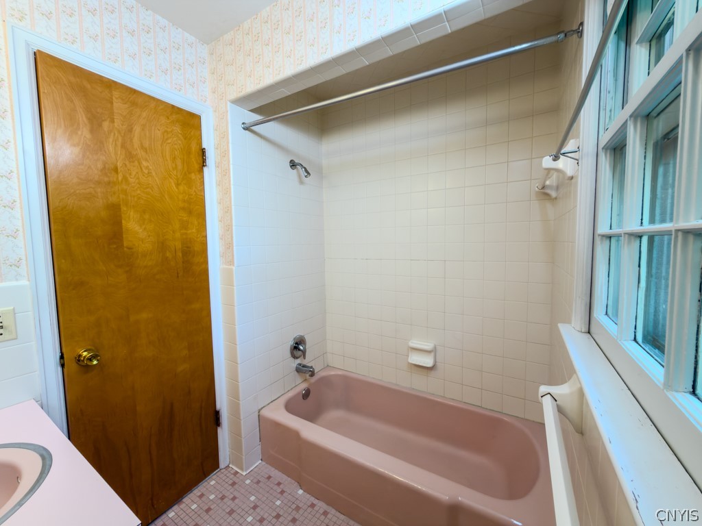 7447 Armstrong Road Manlius, NY 13104 - Photo 28 of 38