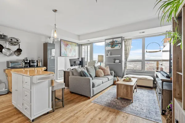 $1,750 | 929 Portland Avenue, Unit 908, Minneapolis, MN 55404