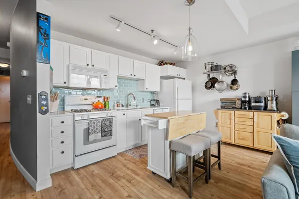 $1,750 | 929 Portland Avenue, Unit 908, Minneapolis, MN 55404