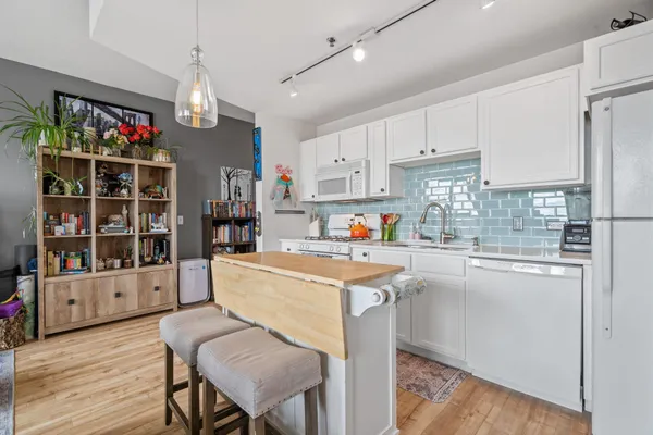 $1,750 | 929 Portland Avenue, Unit 908, Minneapolis, MN 55404