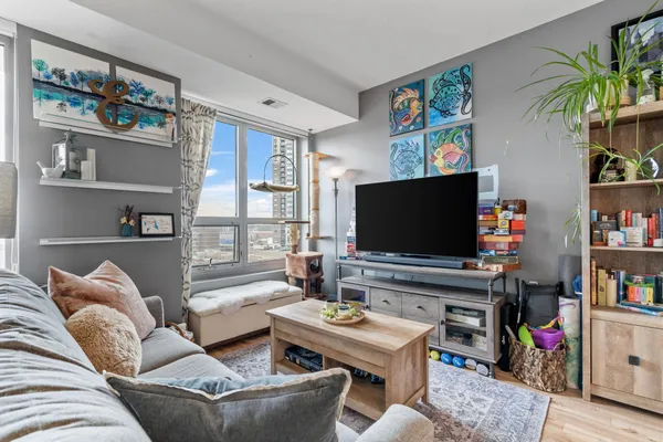 $1,750 | 929 Portland Avenue, Unit 908, Minneapolis, MN 55404