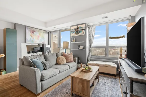 $1,750 | 929 Portland Avenue, Unit 908, Minneapolis, MN 55404