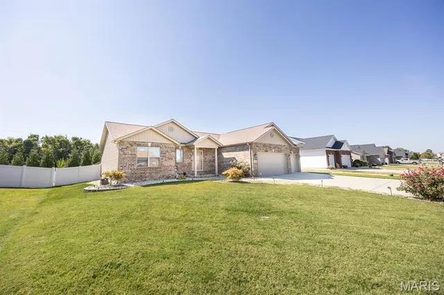 $354,999 | 233 Emerald Way East, Granite City, IL 62040