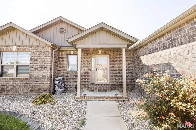 $354,999 | 233 Emerald Way East, Granite City, IL 62040