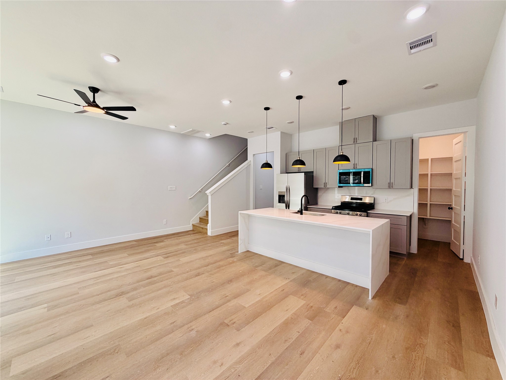 1416 Ivyridge Road Houston, TX 77043 - Photo 19 of 21 Plenty of space you could decor yourself!