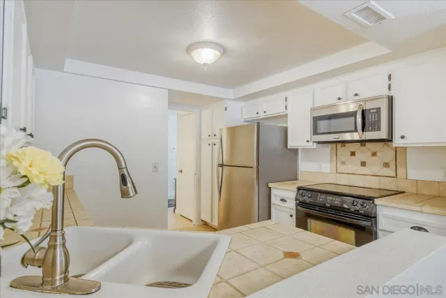 $935,000 | 6128 Portobelo Court, San Diego, CA 92124