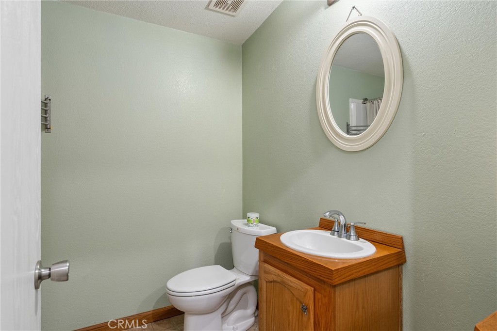 193 Railbridge Road Oroville, CA 95966 - Photo 12 of 32 a bathroom with a toilet sink and mirror