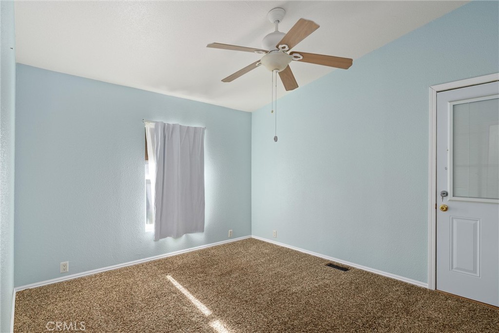 193 Railbridge Road Oroville, CA 95966 - Photo 21 of 32 a view of a ceiling fan in a room