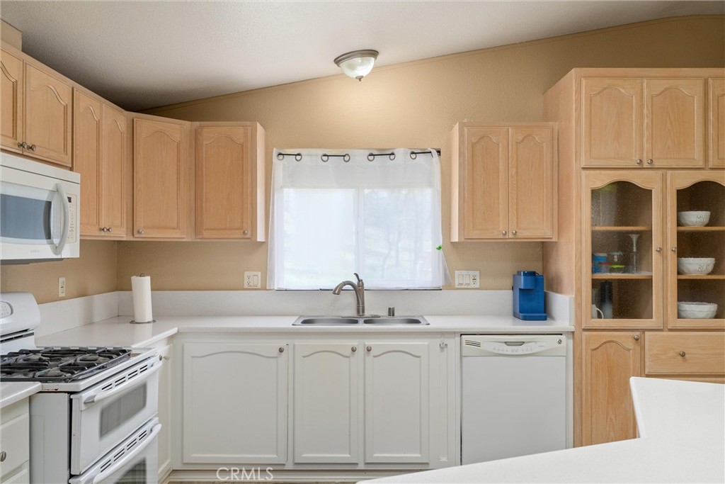 193 Railbridge Road Oroville, CA 95966 - Photo 7 of 32 a kitchen with white cabinets and window