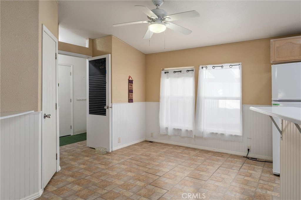193 Railbridge Road Oroville, CA 95966 - Photo 10 of 32 a view of empty room with window and ceiling fan