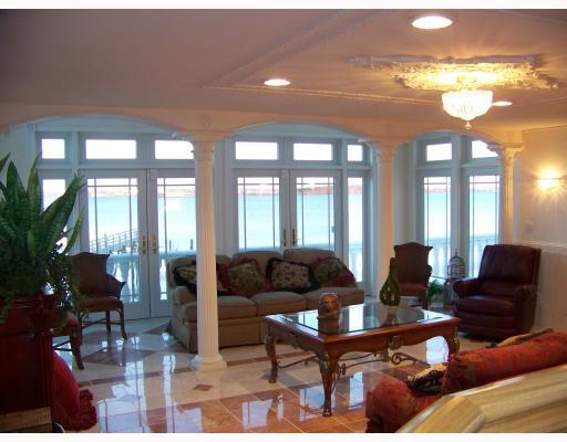 566 East Shore Road Jamestown, RI 02835 - Photo 4 of 7 Living Room.