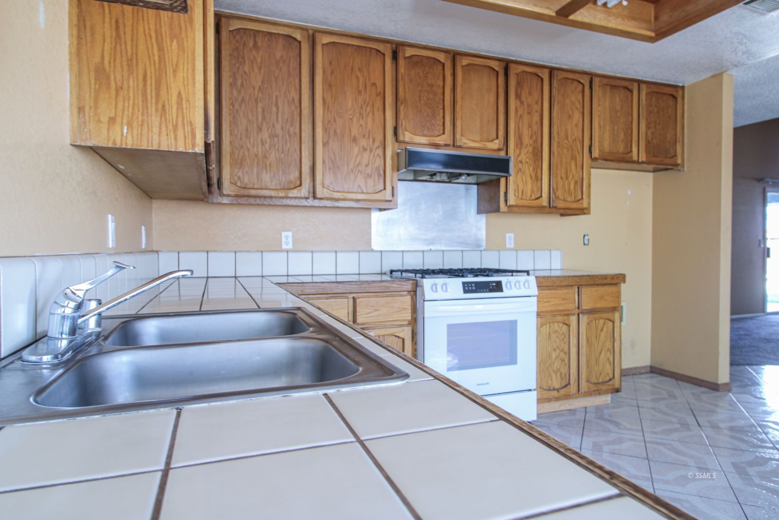 925 West Tamarisk Avenue Ridgecrest, CA 93555 - Photo 10 of 37