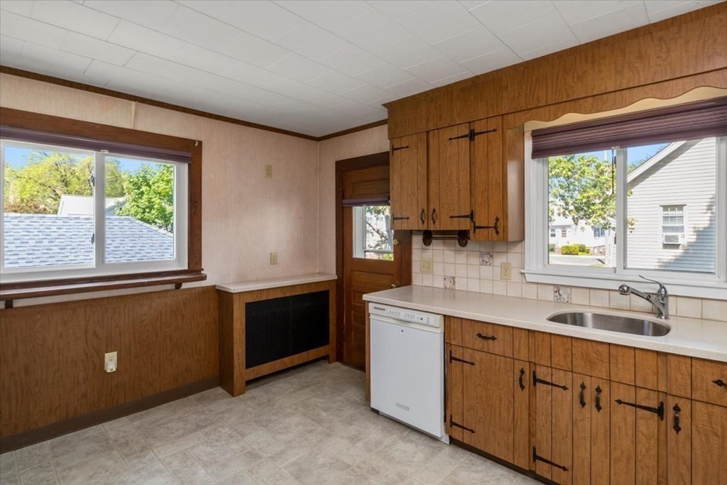 15 Barclay Road Boston, MA 02132 - Photo 12 of 39 Gallery Image 12