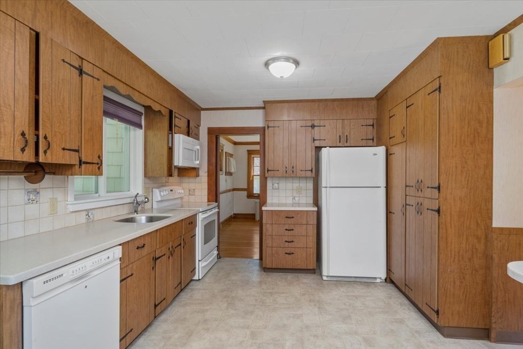 15 Barclay Road Boston, MA 02132 - Photo 13 of 39 Gallery Image 13