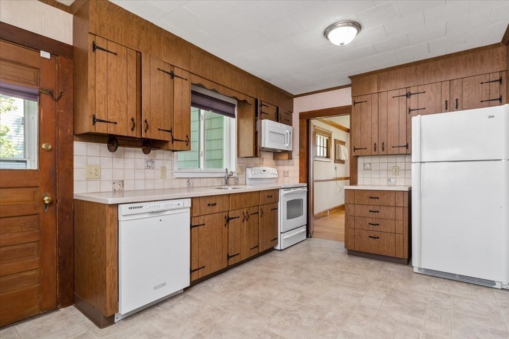 15 Barclay Road Boston, MA 02132 - Photo 14 of 39 Gallery Image 14