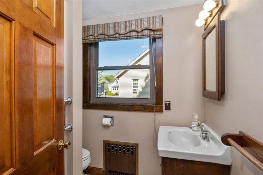 15 Barclay Road Boston, MA 02132 - Photo 18 of 39 Gallery Image 18