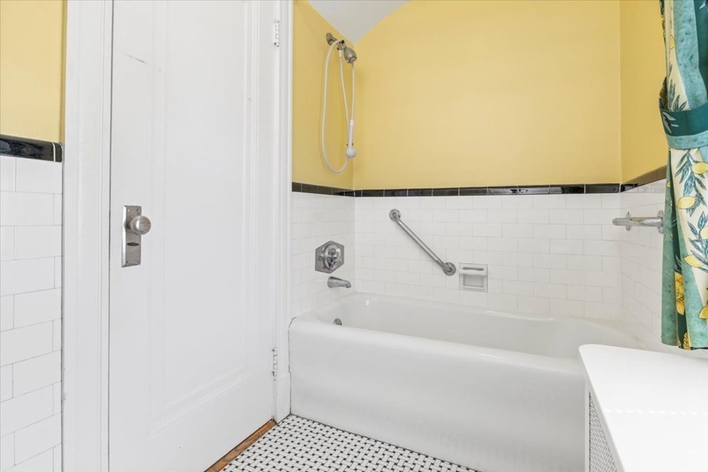15 Barclay Road Boston, MA 02132 - Photo 28 of 39 Gallery Image 28