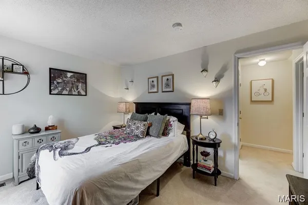 $189,900 | 5593 Baronridge Drive, Unit 5, St. Louis, MO 63129