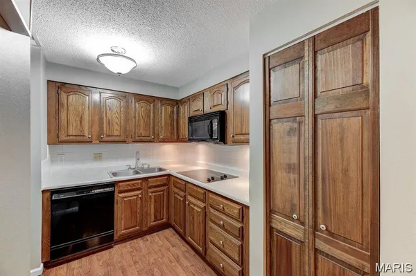 $189,900 | 5593 Baronridge Drive, Unit 5, St. Louis, MO 63129