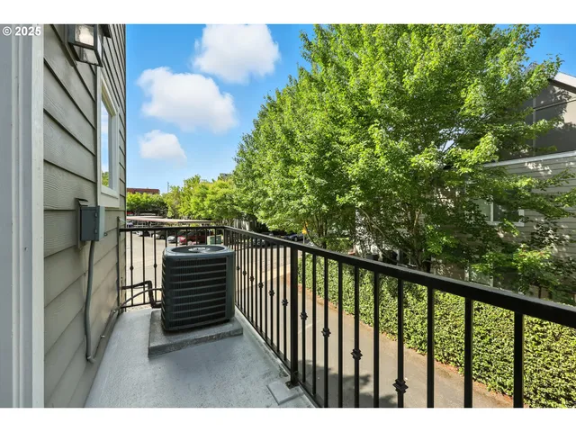 $334,999 | 895 Southwest 170th Avenue, Beaverton, OR 97006