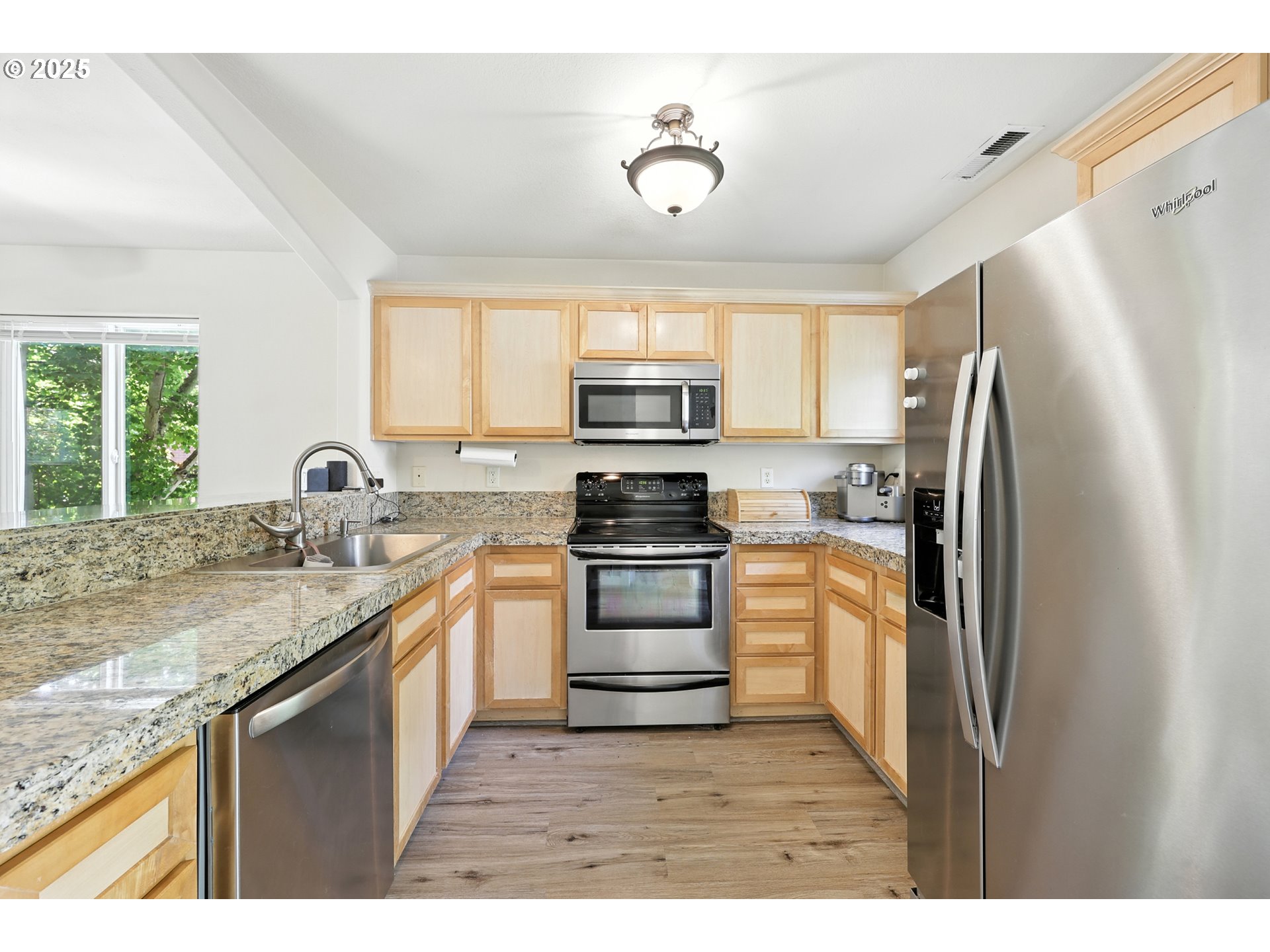 895 Southwest 170th Avenue Beaverton, OR 97006 - Photo 4 of 21