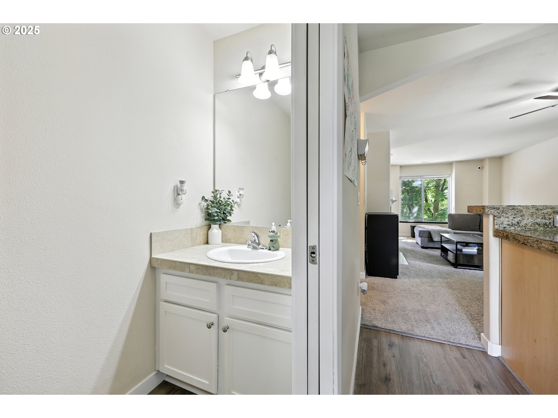 895 Southwest 170th Avenue Beaverton, OR 97006 - Photo 5 of 21