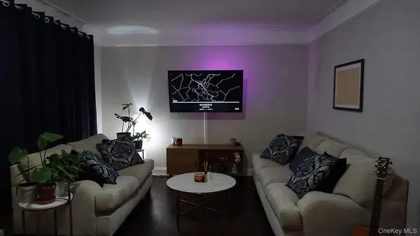 $2,100 | 155-01 90th, Unit 3R | Jamaica Estates