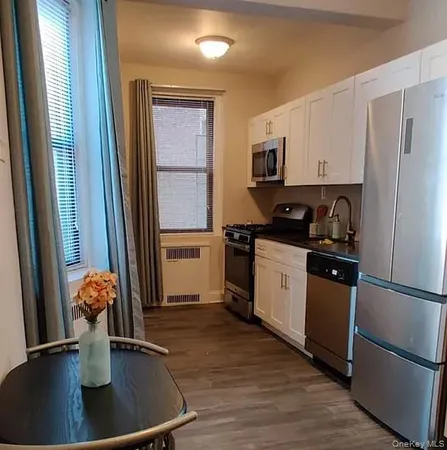 $2,100 | 155-01 90th, Unit 3R | Jamaica Estates