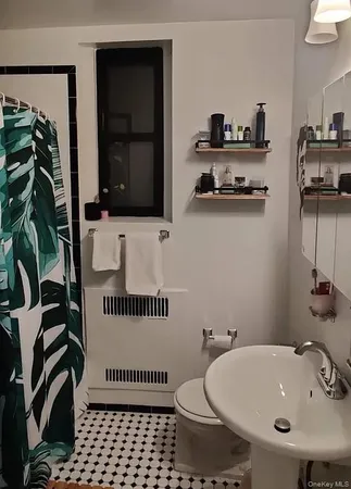 $2,100 | 155-01 90th, Unit 3R | Jamaica Estates