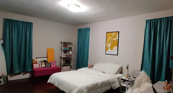 $2,100 | 155-01 90th, Unit 3R | Jamaica Estates