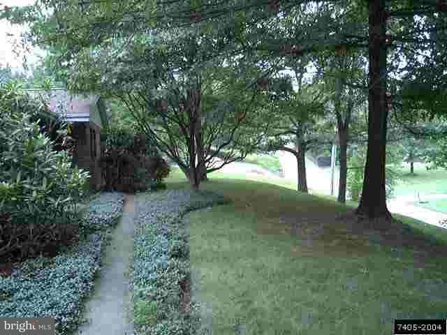 560 Dellinger Road Mount Wolf, PA 17347 - Photo 3 of 6 Gallery Image 3