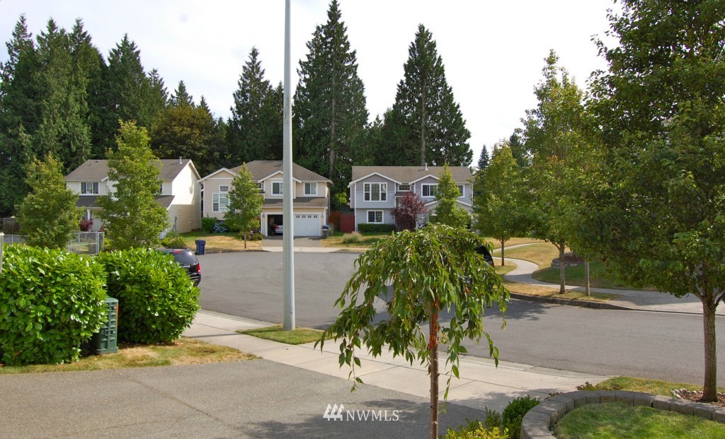 19015 4th Avenue Southeast Bothell, WA 98012 - Photo 2 of 15