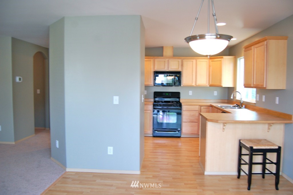 19015 4th Avenue Southeast Bothell, WA 98012 - Photo 3 of 15