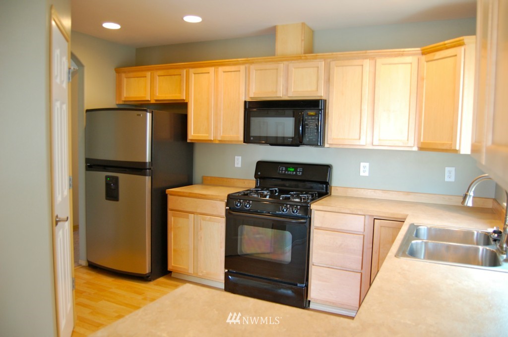 19015 4th Avenue Southeast Bothell, WA 98012 - Photo 4 of 15