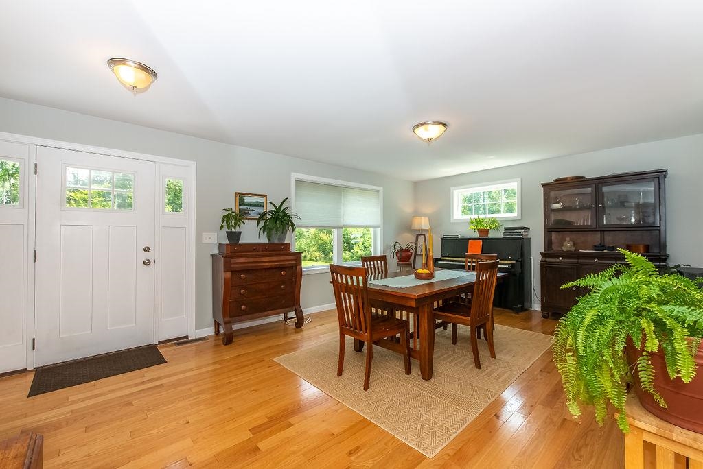 77 Oak Hill Road Barrington, NH 03825 - Photo 5 of 40 Gallery Image 5