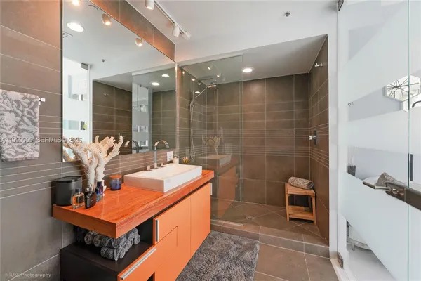 $5,200 | 2100 Park Avenue, Unit 210, Miami Beach, FL 33139