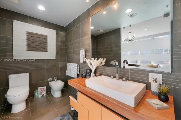 $5,200 | 2100 Park Avenue, Unit 210, Miami Beach, FL 33139