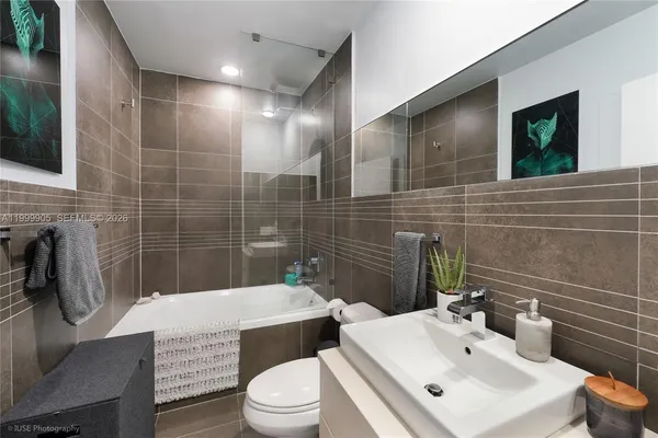 $5,200 | 2100 Park Avenue, Unit 210, Miami Beach, FL 33139