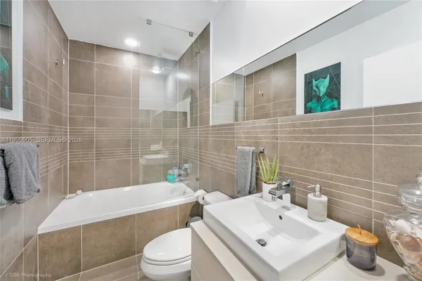 $5,200 | 2100 Park Avenue, Unit 210, Miami Beach, FL 33139